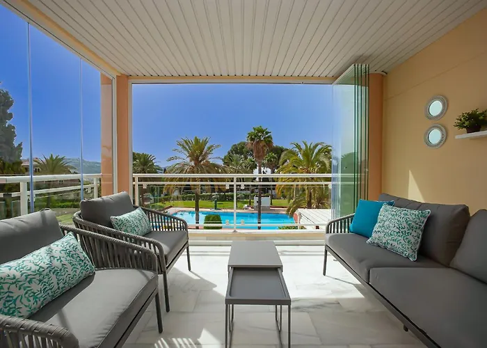 Las Palmeras Beach With Community Pool