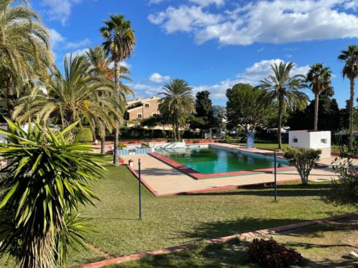 Palmeras With Community Pool